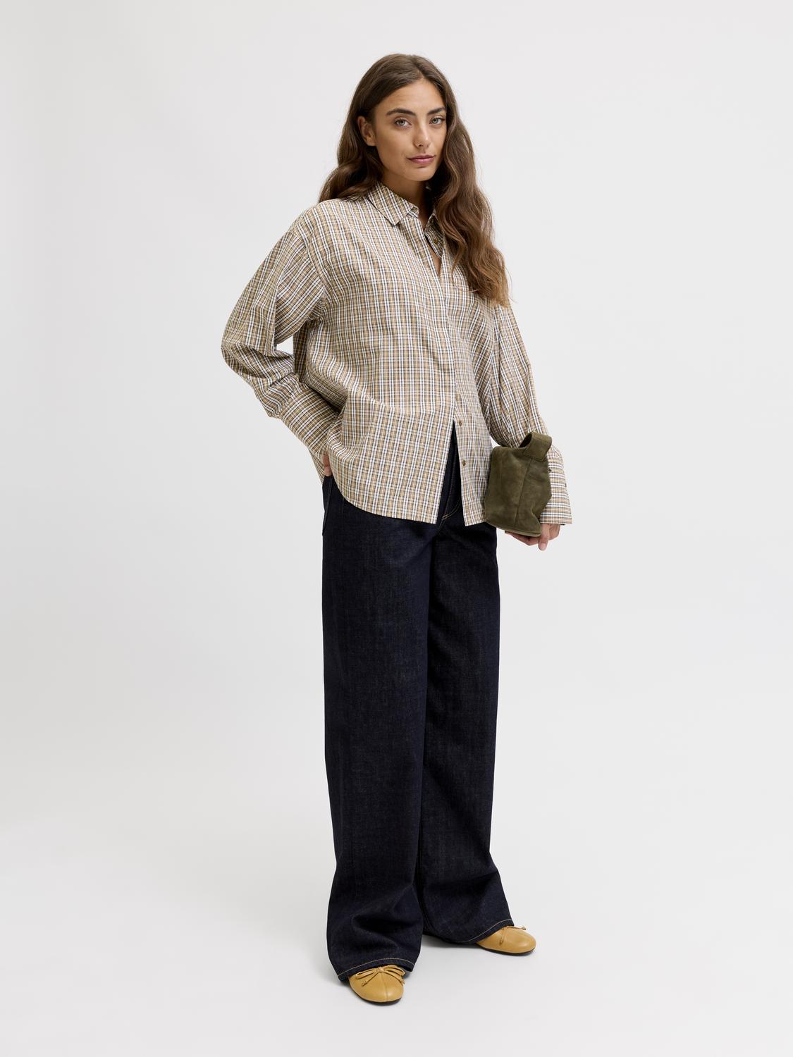 model_shot-front_full